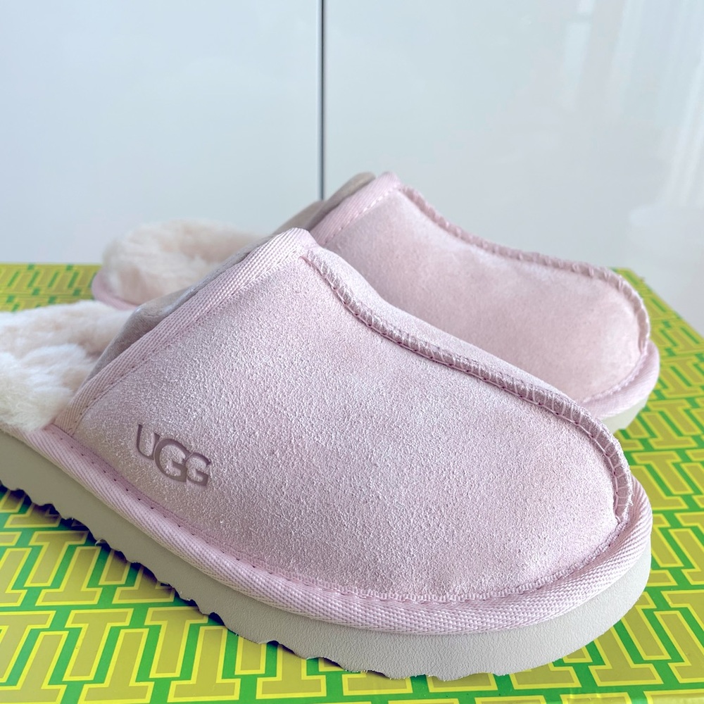 UGH Keegan Slippers in pink size 1 in little kid